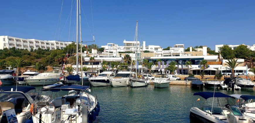 WELL ESTABLISHED BAR/RESTAURANT CALA D’OR MARINA 850.000 €