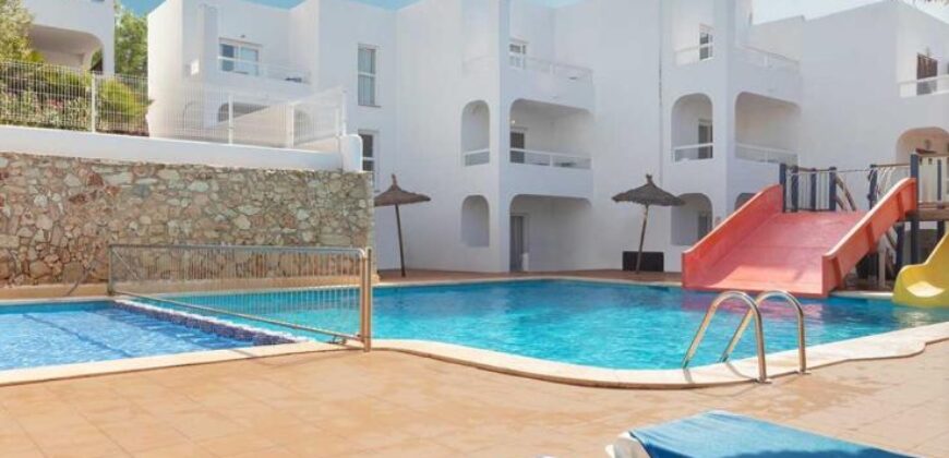 PENTHOUSE APARTMENT JUST A 3 MINUTES WALK FROM THE MARINA 235.000€