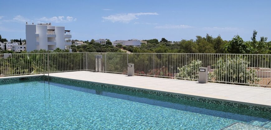 APARTMENTO CON VISTAS A SANT SALVADOR EN CALA D’OR 389.900€.