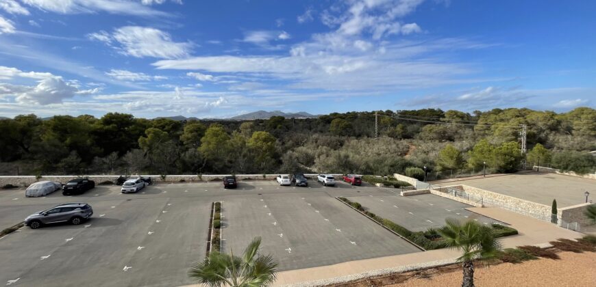 APARTMENTO CON VISTAS A SANT SALVADOR EN CALA D’OR 389.900€.