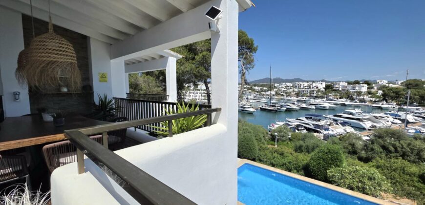CHARMING PENTHOUSE WITH STUNNING VIEWS OF THE MARINA CALA D´OR