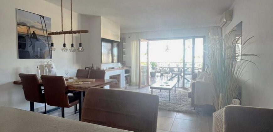 CHARMING PENTHOUSE WITH STUNNING VIEWS OF THE MARINA CALA D´OR 979.000€