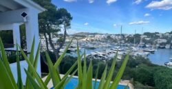 CHARMANTES LUXURIÖSES APARTMENT MIT UNVERGLEICHBAREN BLICK AUF DEN HAFEN VON CALA D’OR 979.000€