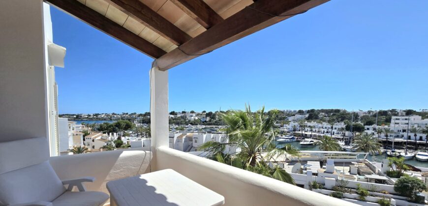IMPRESIONANTE ÁTICO EN VENTA EN LA MARINA DE CALA D’OR