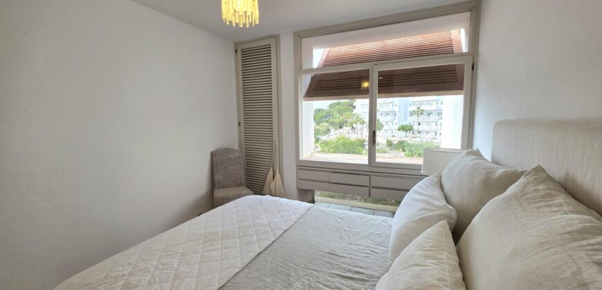 DUPLEX DE ESTILO IBICENCO CON VISTA AL MAR, EN CALA FERRERA