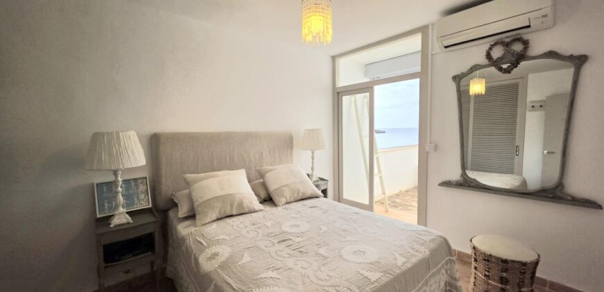 DUPLEX DE ESTILO IBICENCO CON VISTA AL MAR, EN CALA FERRERA