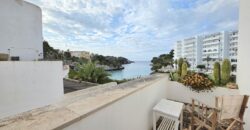 DUPLEX DE ESTILO IBICENCO CON VISTA AL MAR, EN CALA FERRERA