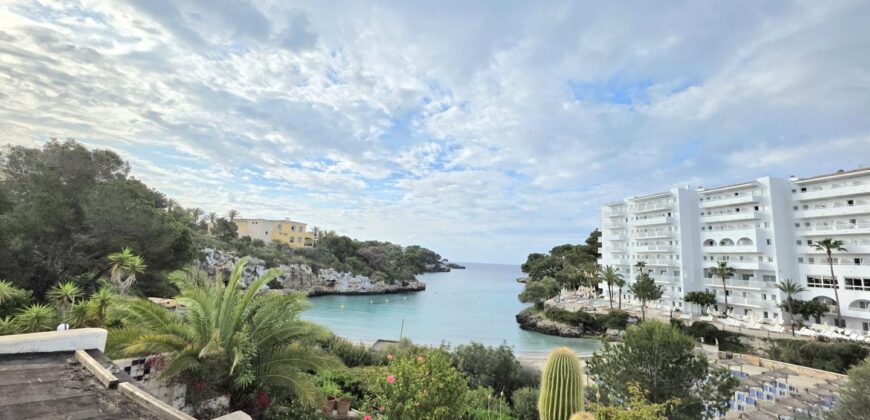 DUPLEX DE ESTILO IBICENCO CON VISTA AL MAR, EN CALA FERRERA