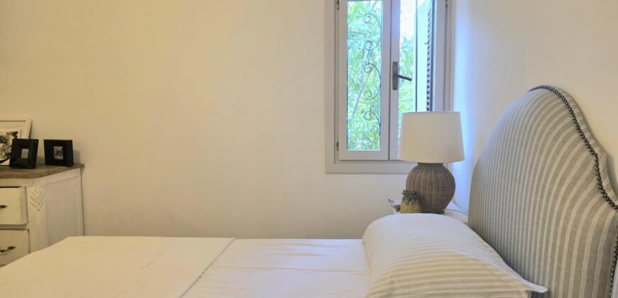 DUPLEX DE ESTILO IBICENCO CON VISTA AL MAR, EN CALA FERRERA