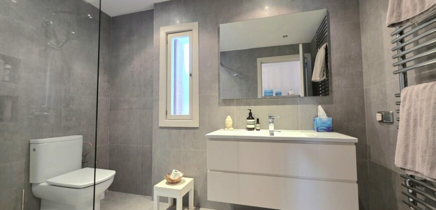 DUPLEX DE ESTILO IBICENCO CON VISTA AL MAR, EN CALA FERRERA