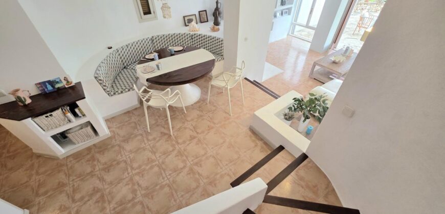 DUPLEX DE ESTILO IBICENCO CON VISTA AL MAR, EN CALA FERRERA