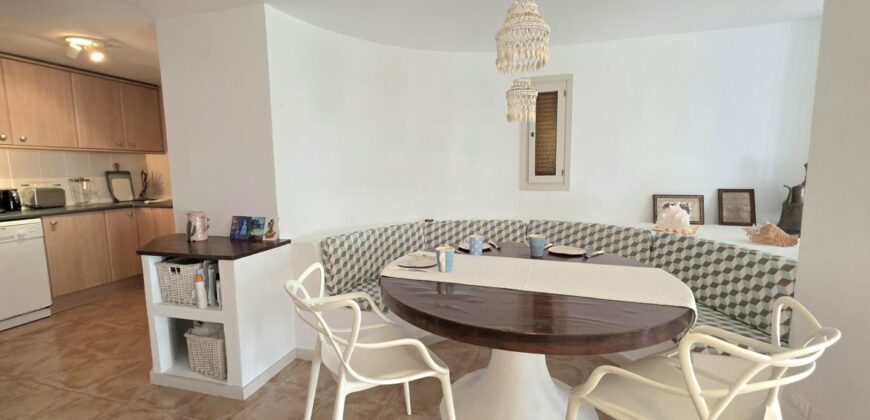 DUPLEX DE ESTILO IBICENCO CON VISTA AL MAR, EN CALA FERRERA