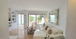 DUPLEX DE ESTILO IBICENCO CON VISTA AL MAR, EN CALA FERRERA