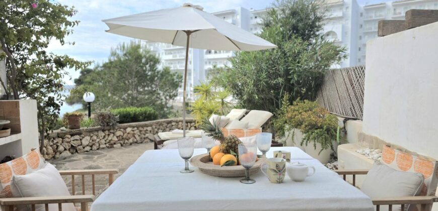 DUPLEX DE ESTILO IBICENCO CON VISTA AL MAR, EN CALA FERRERA
