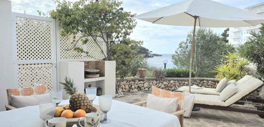 DUPLEX DE ESTILO IBICENCO CON VISTA AL MAR, EN CALA FERRERA