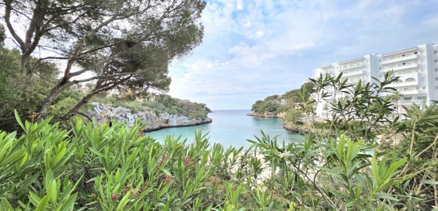 DUPLEX DE ESTILO IBICENCO CON VISTA AL MAR, EN CALA FERRERA