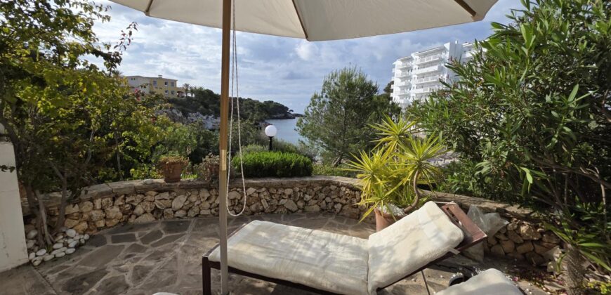DUPLEX DE ESTILO IBICENCO CON VISTA AL MAR, EN CALA FERRERA