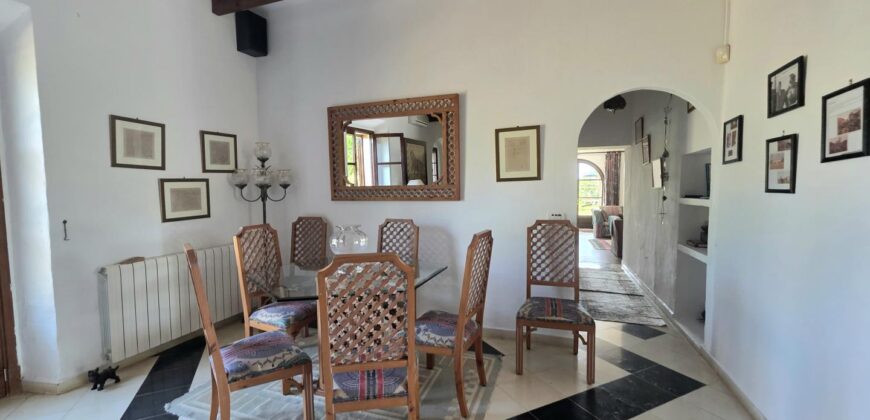 CASA DE CAMPO CON MUCHO CARÁCTER Y LICENCIA TURÍSTICA, ENTRE CALA D´OR Y CALONGE