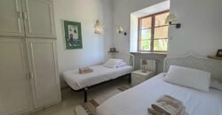 CASA DE CAMPO CON MUCHO CARÁCTER Y LICENCIA TURÍSTICA, ENTRE CALA D´OR Y CALONGE