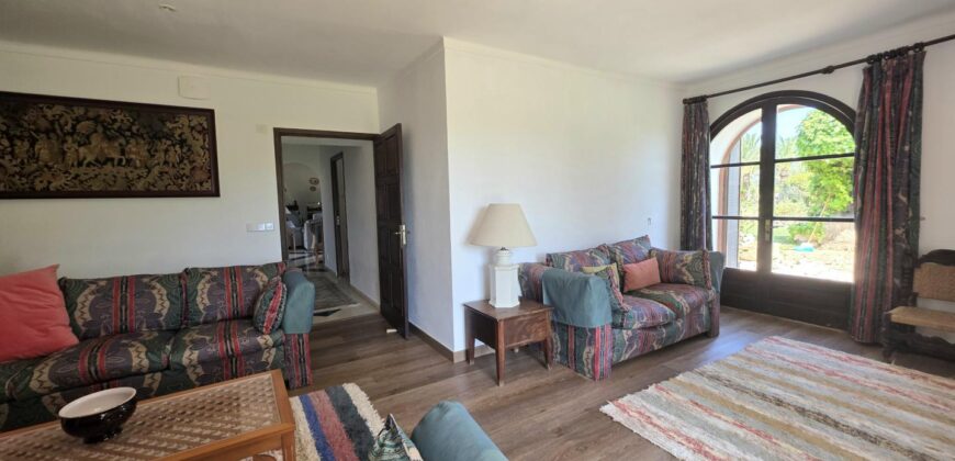 CASA DE CAMPO CON MUCHO CARÁCTER Y LICENCIA TURÍSTICA, ENTRE CALA D´OR Y CALONGE