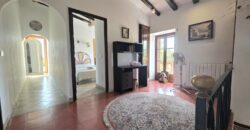CASA DE CAMPO CON MUCHO CARÁCTER Y LICENCIA TURÍSTICA, ENTRE CALA D´OR Y CALONGE