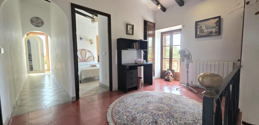 CASA DE CAMPO CON MUCHO CARÁCTER Y LICENCIA TURÍSTICA, ENTRE CALA D´OR Y CALONGE