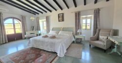 CASA DE CAMPO CON MUCHO CARÁCTER Y LICENCIA TURÍSTICA, ENTRE CALA D´OR Y CALONGE