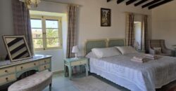 CASA DE CAMPO CON MUCHO CARÁCTER Y LICENCIA TURÍSTICA, ENTRE CALA D´OR Y CALONGE