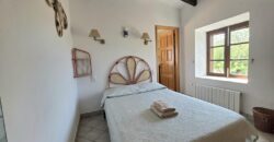 CASA DE CAMPO CON MUCHO CARÁCTER Y LICENCIA TURÍSTICA, ENTRE CALA D´OR Y CALONGE