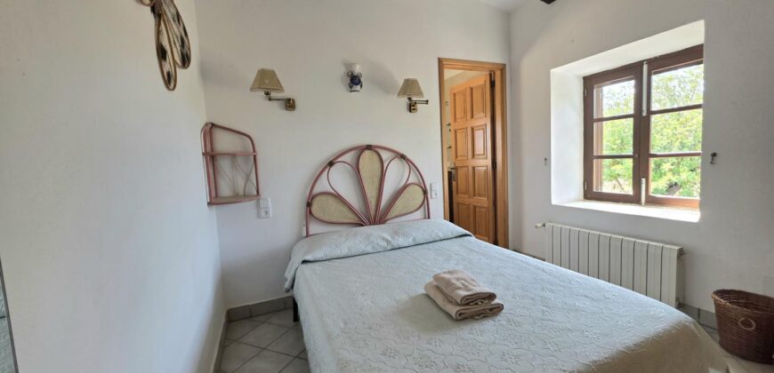 CASA DE CAMPO CON MUCHO CARÁCTER Y LICENCIA TURÍSTICA, ENTRE CALA D´OR Y CALONGE