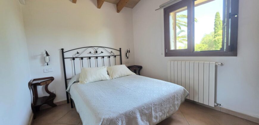 CASA DE CAMPO CON MUCHO CARÁCTER Y LICENCIA TURÍSTICA, ENTRE CALA D´OR Y CALONGE