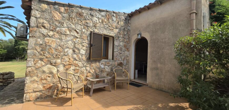 CASA DE CAMPO CON MUCHO CARÁCTER Y LICENCIA TURÍSTICA, ENTRE CALA D´OR Y CALONGE
