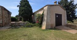 CASA DE CAMPO CON MUCHO CARÁCTER Y LICENCIA TURÍSTICA, ENTRE CALA D´OR Y CALONGE