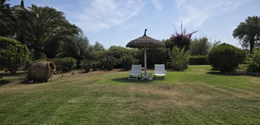 CASA DE CAMPO CON MUCHO CARÁCTER Y LICENCIA TURÍSTICA, ENTRE CALA D´OR Y CALONGE