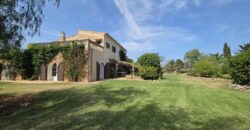 CASA DE CAMPO CON MUCHO CARÁCTER Y LICENCIA TURÍSTICA, ENTRE CALA D´OR Y CALONGE