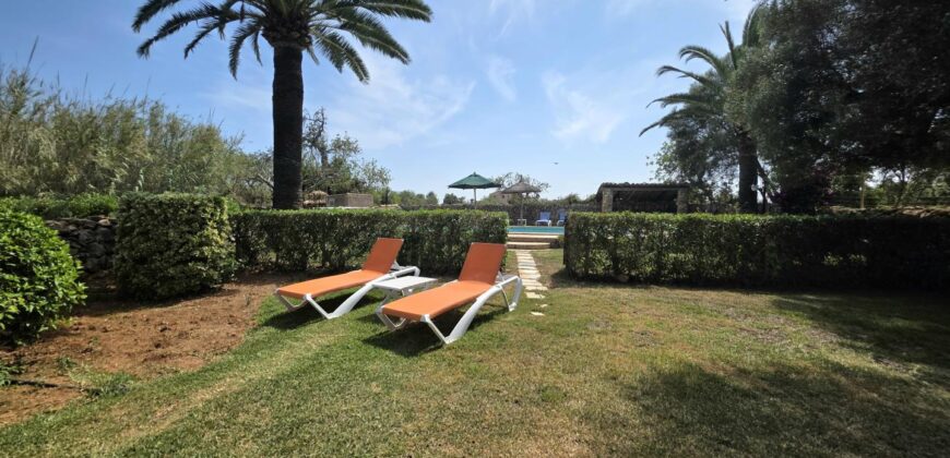 CASA DE CAMPO CON MUCHO CARÁCTER Y LICENCIA TURÍSTICA, ENTRE CALA D´OR Y CALONGE