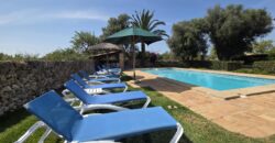 CASA DE CAMPO CON MUCHO CARÁCTER Y LICENCIA TURÍSTICA, ENTRE CALA D´OR Y CALONGE