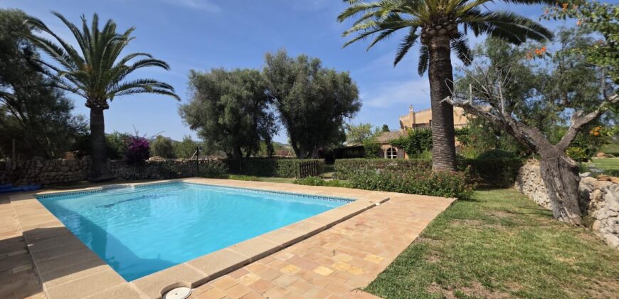 CASA DE CAMPO CON MUCHO CARÁCTER Y LICENCIA TURÍSTICA, ENTRE CALA D´OR Y CALONGE