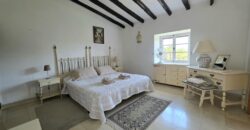 CASA DE CAMPO CON MUCHO CARÁCTER Y LICENCIA TURÍSTICA, ENTRE CALA D´OR Y CALONGE