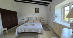 CASA DE CAMPO CON MUCHO CARÁCTER Y LICENCIA TURÍSTICA, ENTRE CALA D´OR Y CALONGE