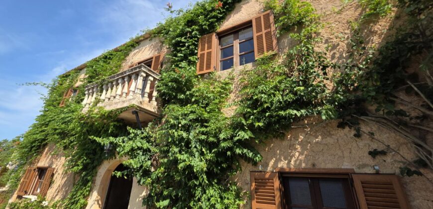 CASA DE CAMPO CON MUCHO CARÁCTER Y LICENCIA TURÍSTICA, ENTRE CALA D´OR Y CALONGE