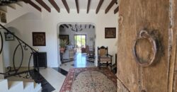 CASA DE CAMPO CON MUCHO CARÁCTER Y LICENCIA TURÍSTICA, ENTRE CALA D´OR Y CALONGE