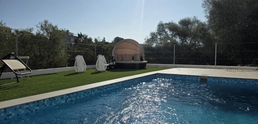 MODERNA CASA ADOSADA EN PORTOCOLOM 719.800 €