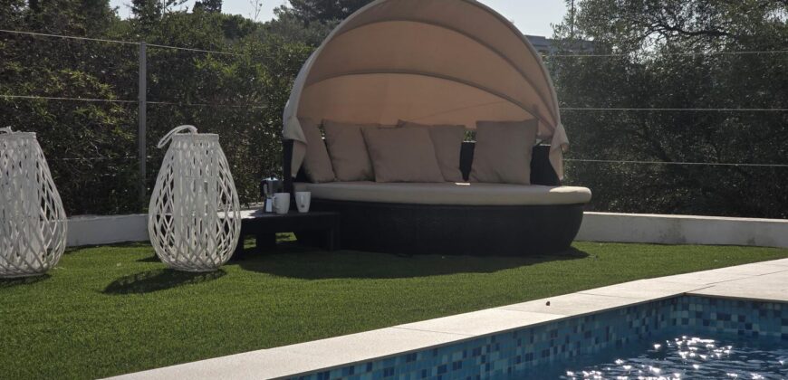 MODERNA CASA ADOSADA EN PORTOCOLOM 719.800 €