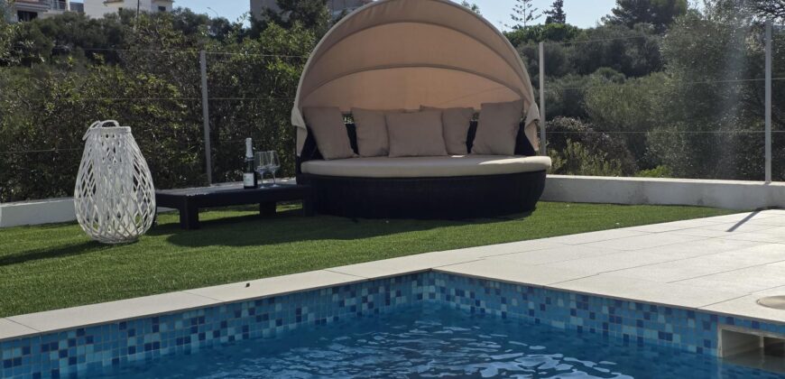 MODERNA CASA ADOSADA EN PORTOCOLOM 719.800 €