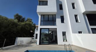 MODERNA CASA ADOSADA EN PORTOCOLOM 719.800 €