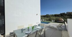 MODERNA CASA ADOSADA EN PORTOCOLOM 719.800 €