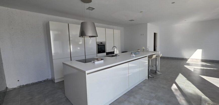 MODERNA CASA ADOSADA EN PORTOCOLOM 719.800 €
