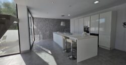 MODERNA CASA ADOSADA EN PORTOCOLOM 719.800 €