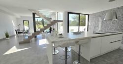 MODERNA CASA ADOSADA EN PORTOCOLOM 719.800 €